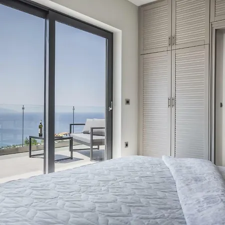Sleeps 6 Pool Wifi * Vlachata