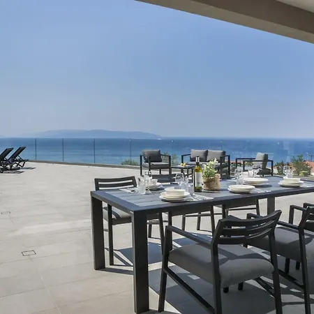 וילה Sleeps 6 Pool Wifi Vlachata