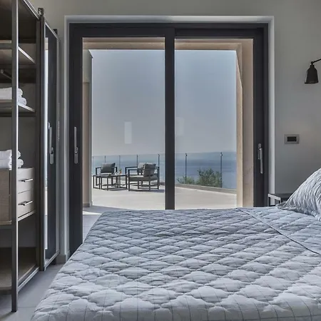 Sleeps 6 Pool Wifi * Vlachata