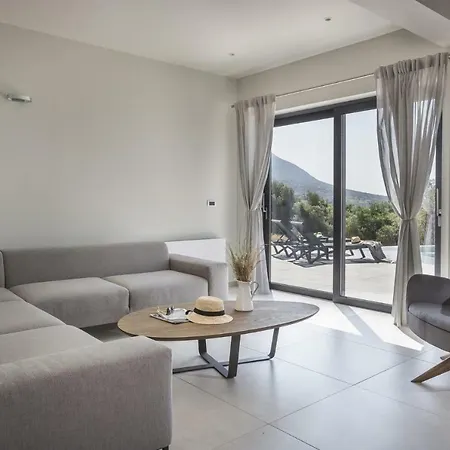 Sleeps 6 Pool Wifi וילה